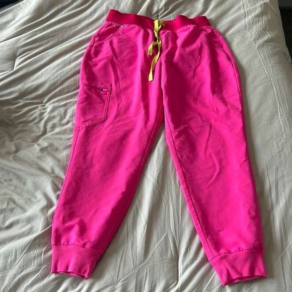 FIGS Zamora hot pink joggers - Picture 1 of 2